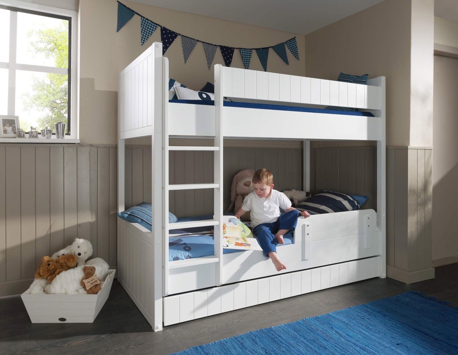 Детские двухъярусные кровати