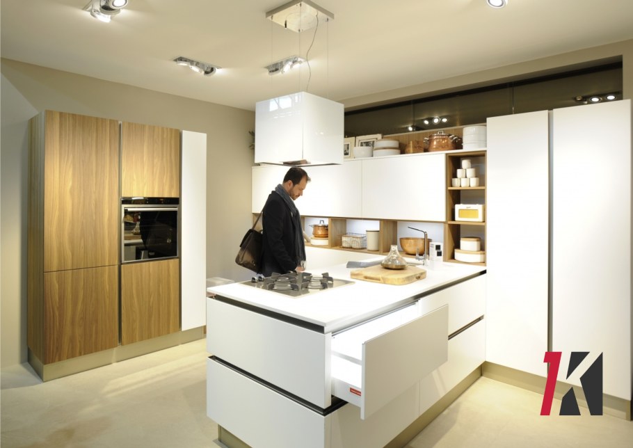 Интерьер салона кухонь