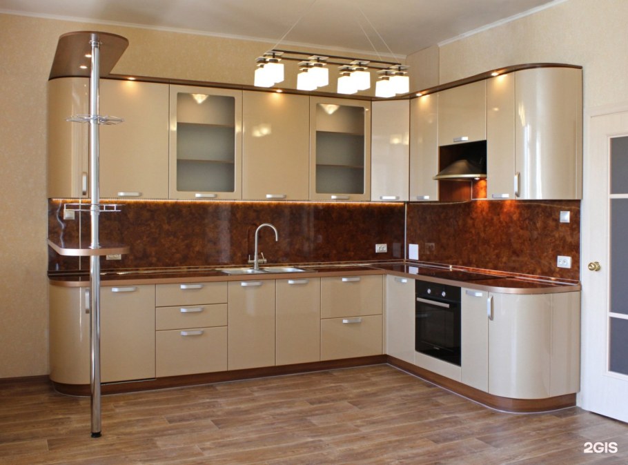 Кухня светлая радиусная