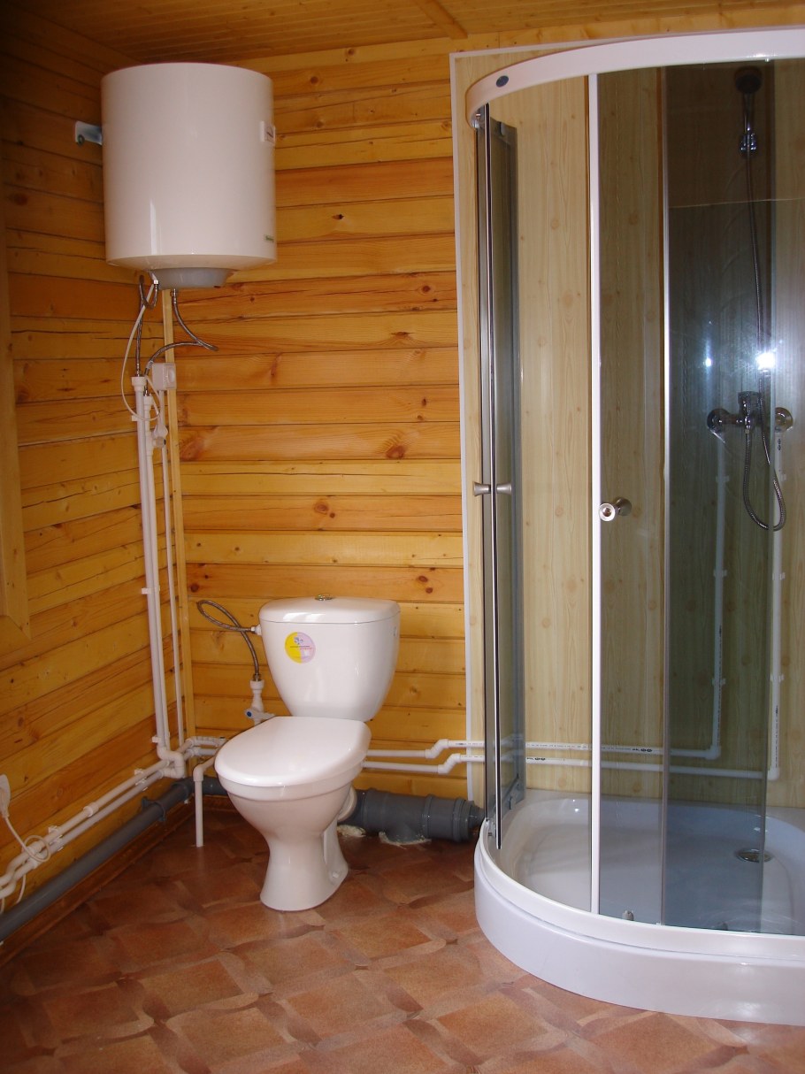 Душевая в деревянной бане