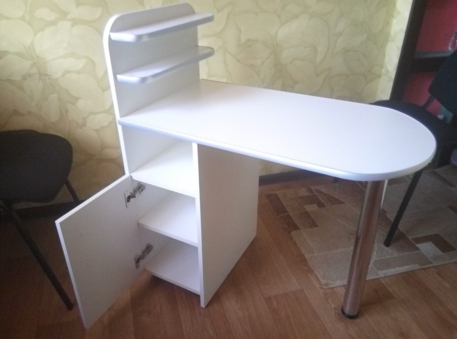 Идеальный стол для маникюра