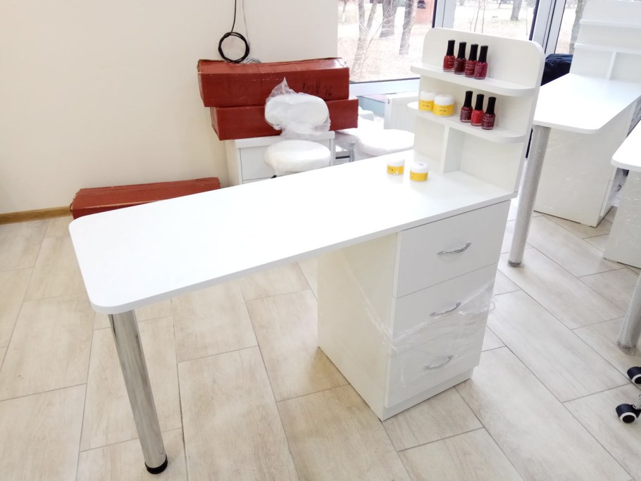 Стол маникюрный