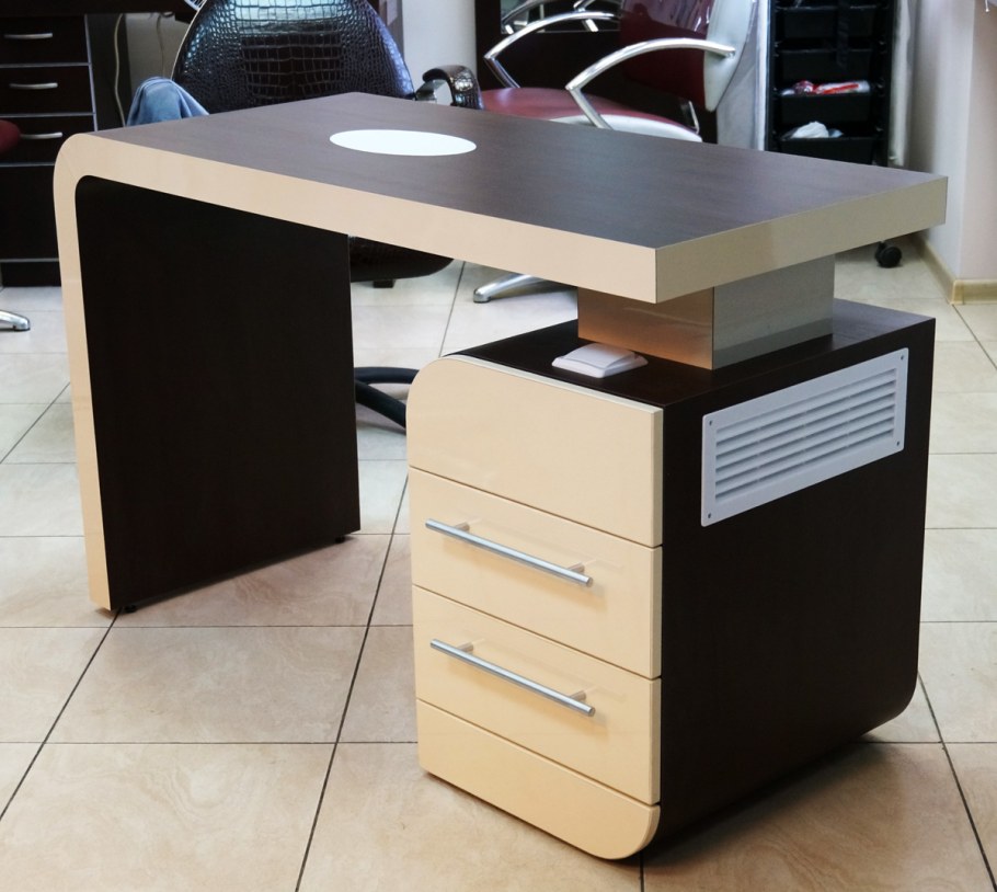 Маникюрный стол стиль