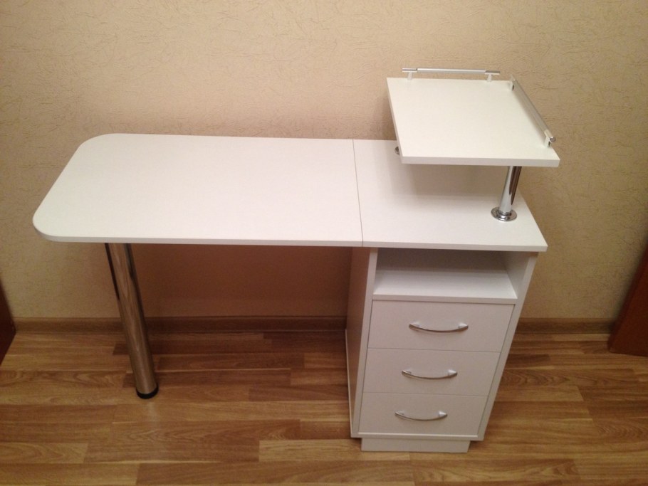 Стол маникюрный Maletti