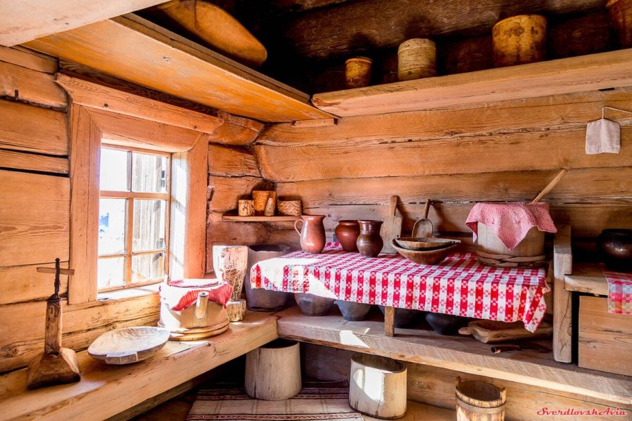 Крестьянская изба 17 века внутри
