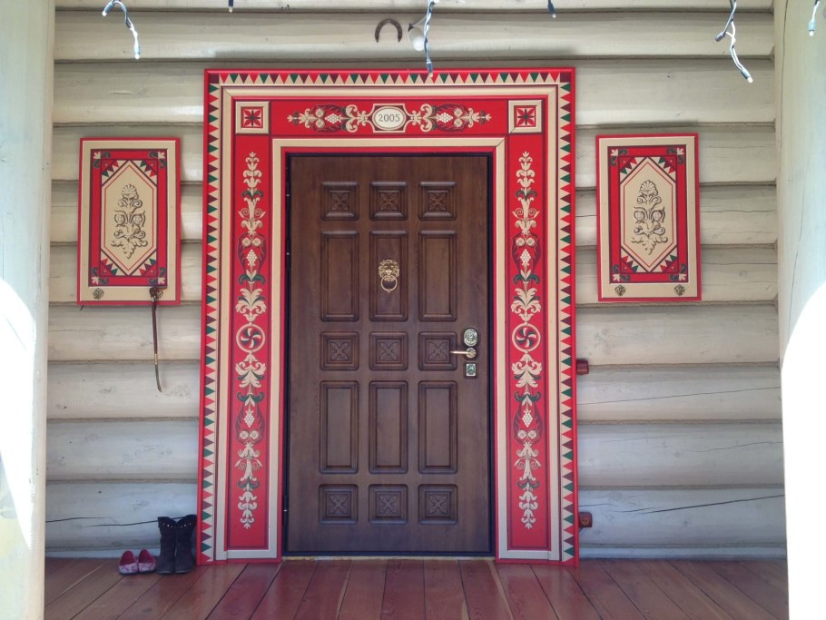 Двери в русском стиле
