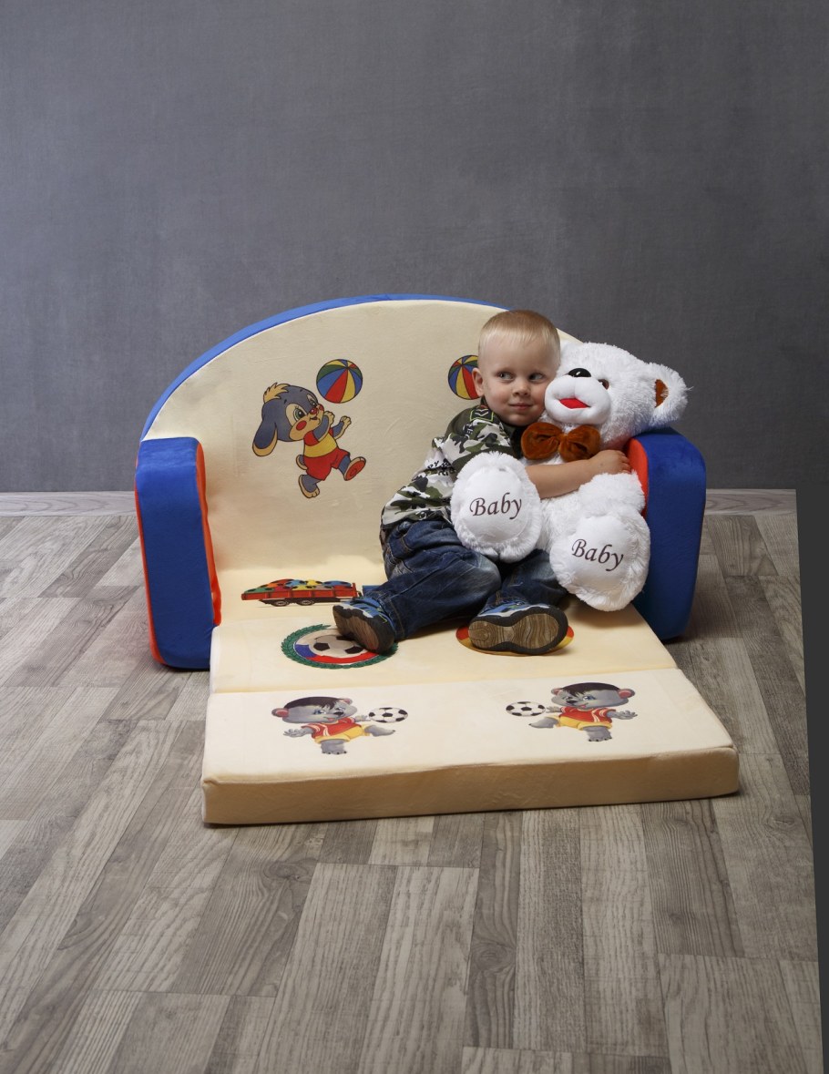 Маленький диванчик в детскую