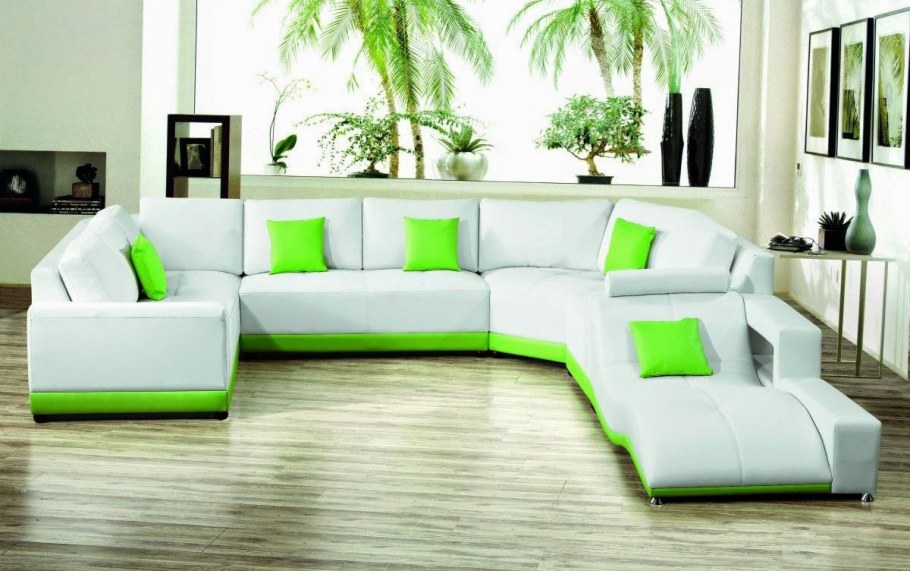 Яркий угловой диван