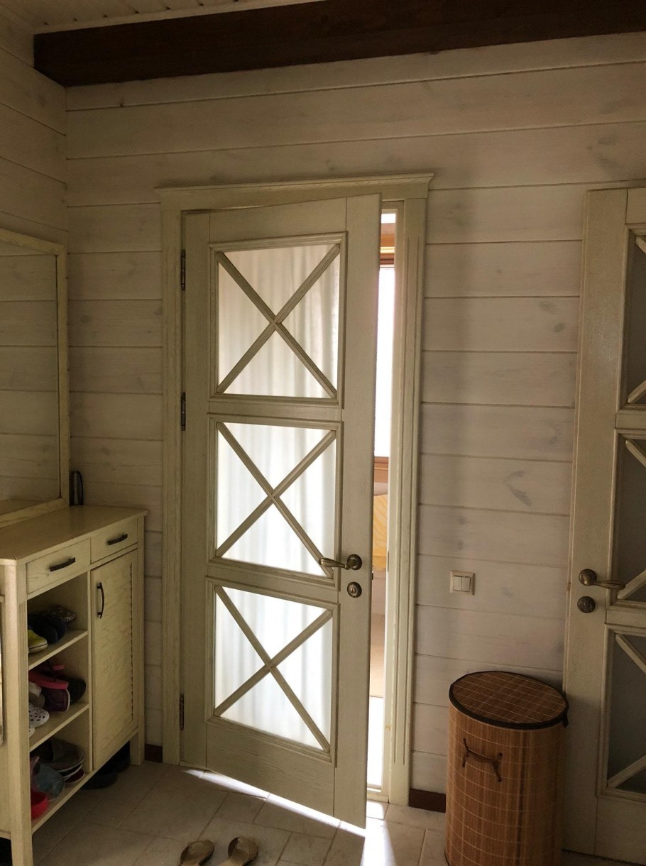Межкомнатные двери в деревянном доме