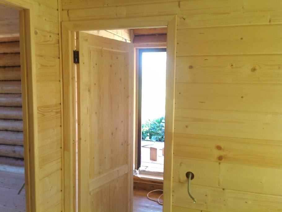 Дверь из имитации бруса