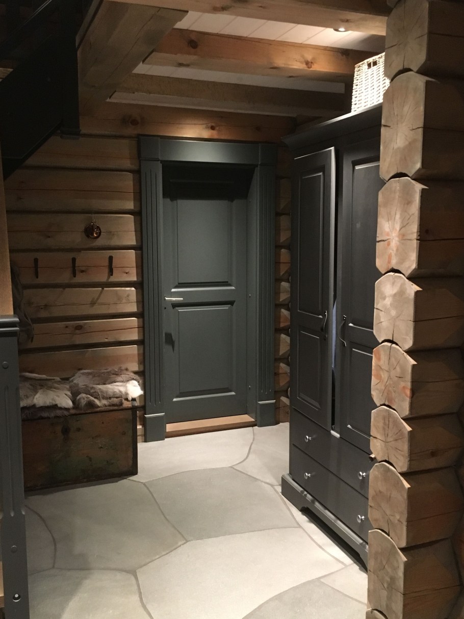 Прихожая в стиле Шале