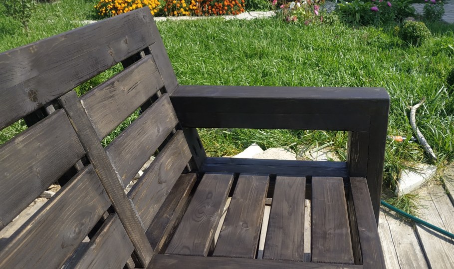 Простая скамейка в беседку