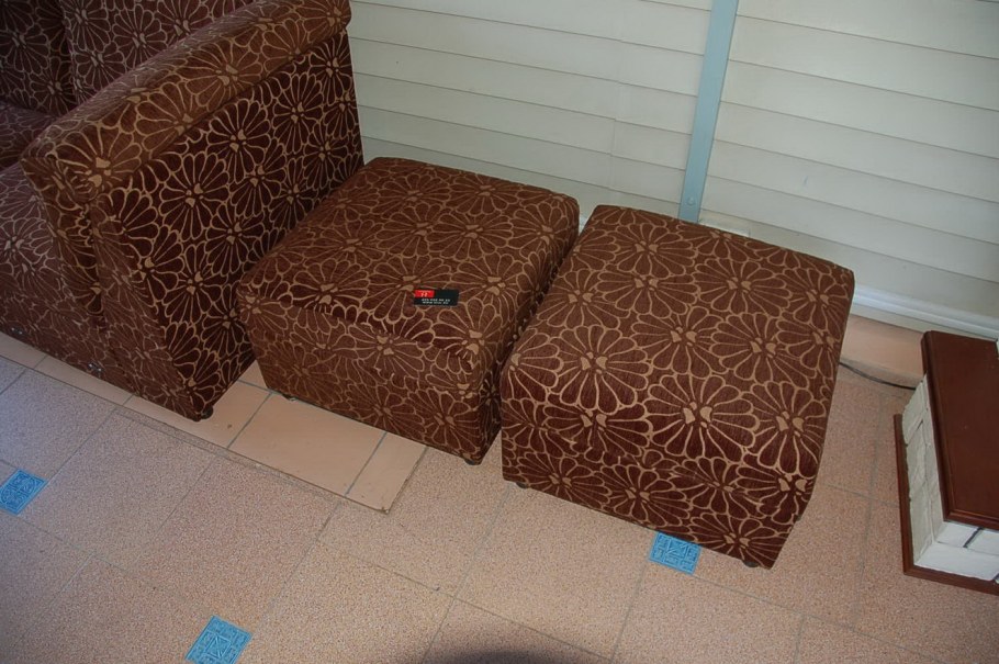 Материал для обшивки кресла