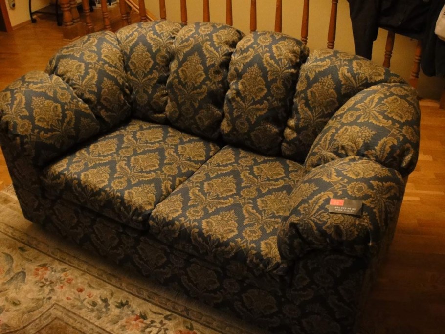 Материал для обшивки кресла