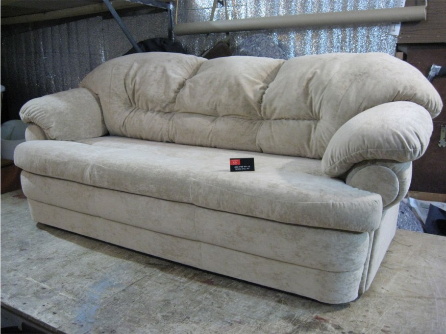 Диван из антивандальной ткани