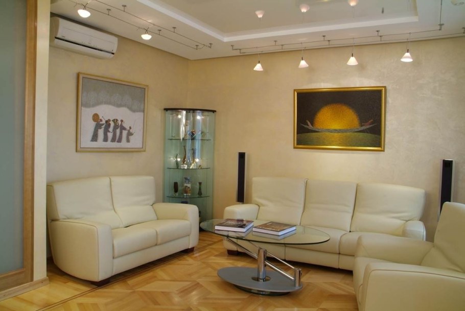 Точечный свет в гостиной