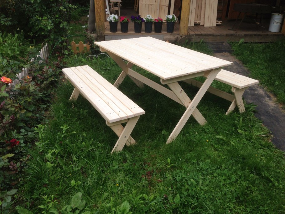 Стол дачный деревянный