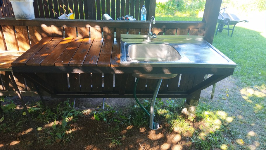 Мойки из акрилового камня необычной формы