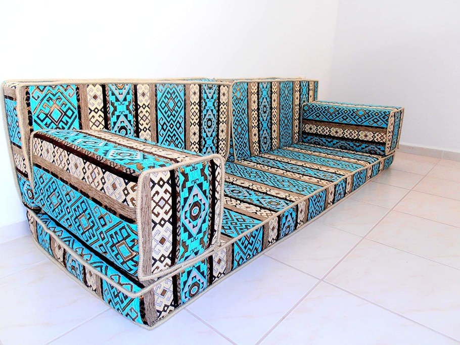 Диван в арабском стиле