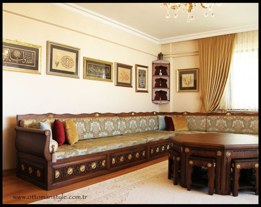 Диван в Восточном стиле