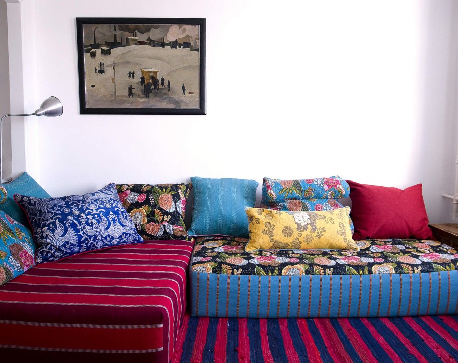 Диван в Восточном стиле с подушками