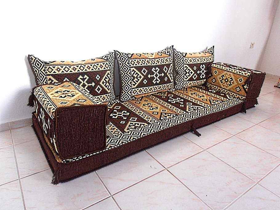 Диван в арабском стиле