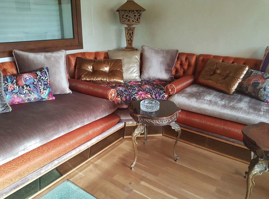 Низкие диваны в Восточном стиле