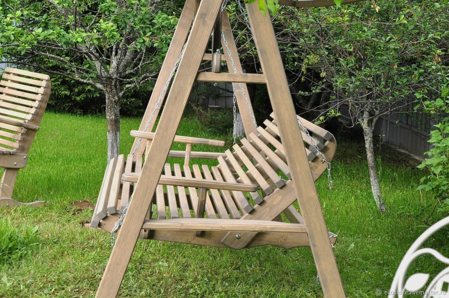 Качели деревянные