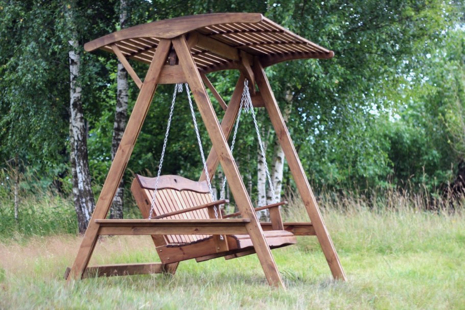 Качели деревянные