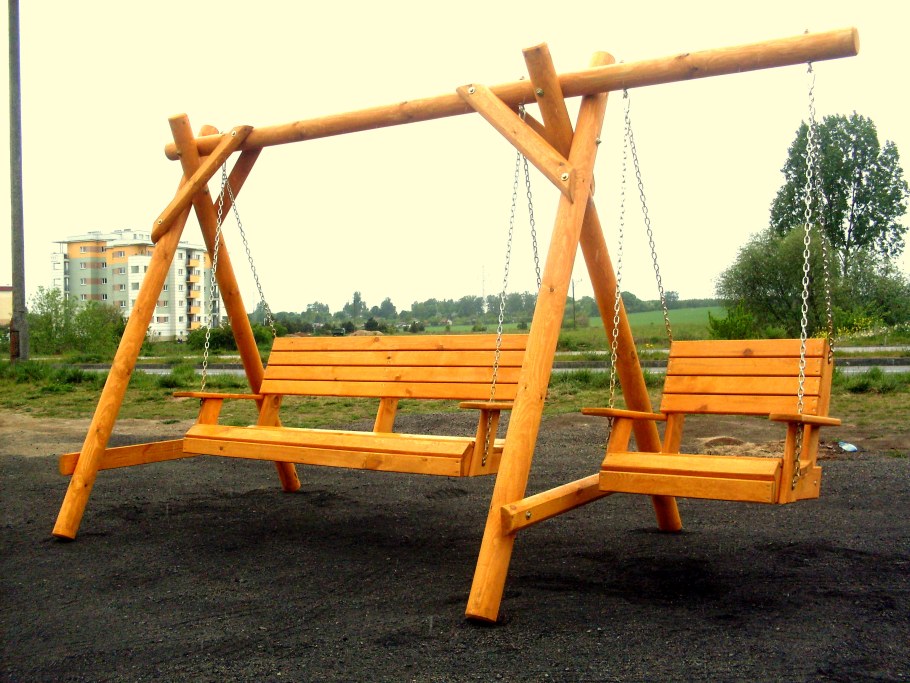 Деревянные качели из бруса