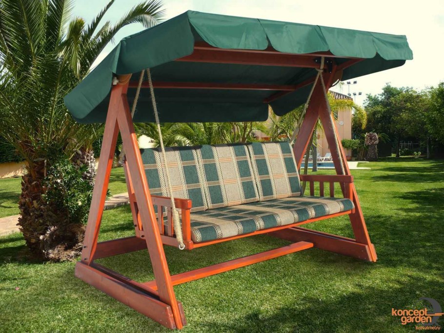 Деревянные качели для дачи