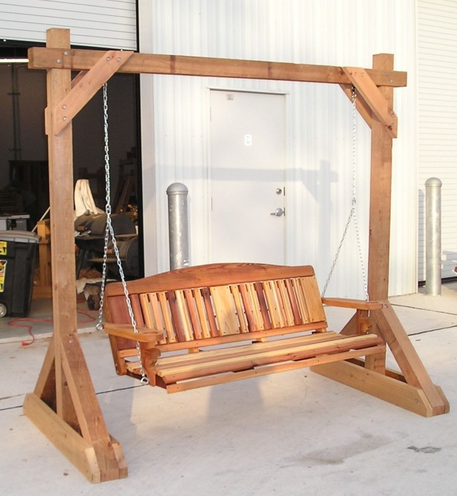 Качели деревянные