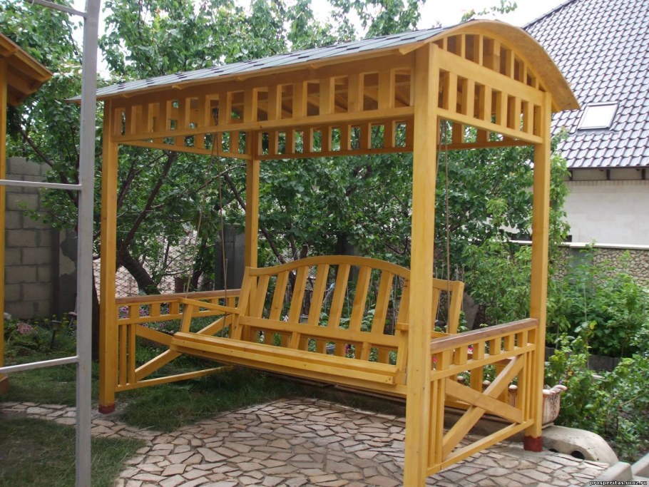 Качель деревянная