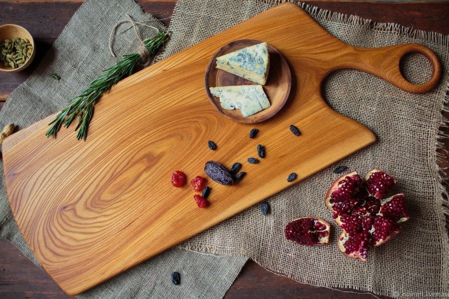 Сервировочная доска из дерева