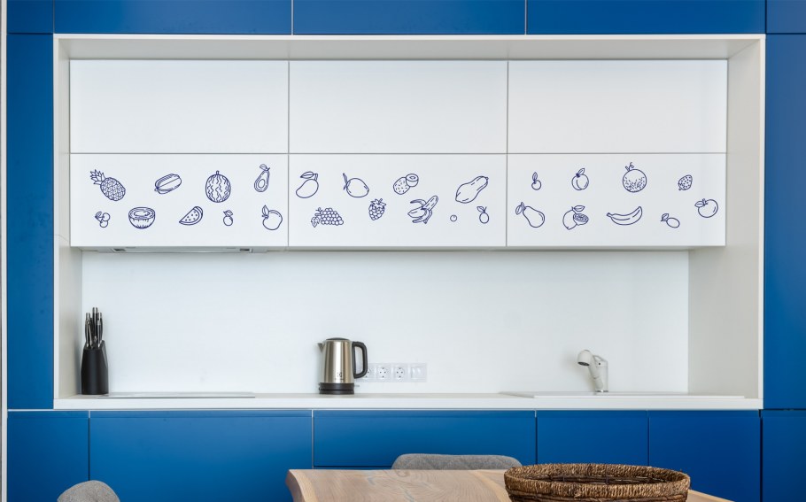 Наклейки на стену