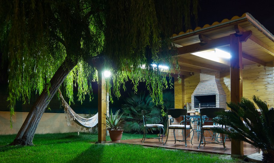 Освещение в беседке на даче