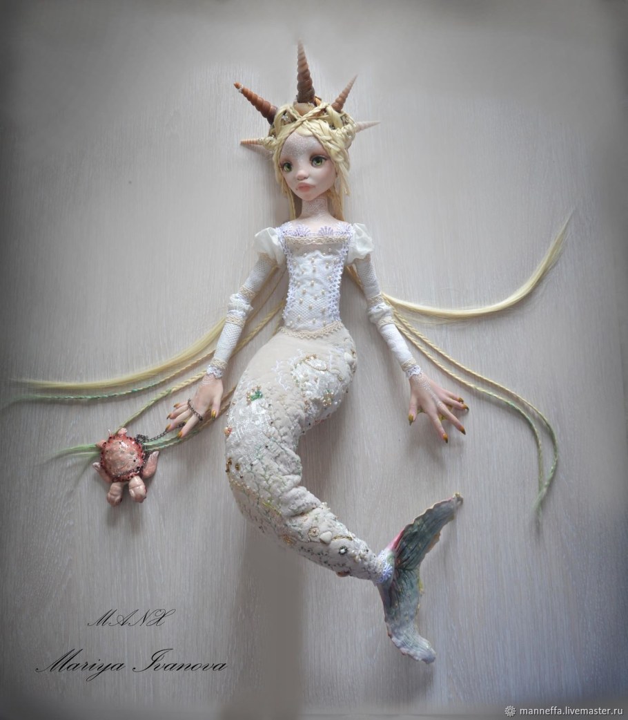 Тканевые куклы с разноцветными волосами