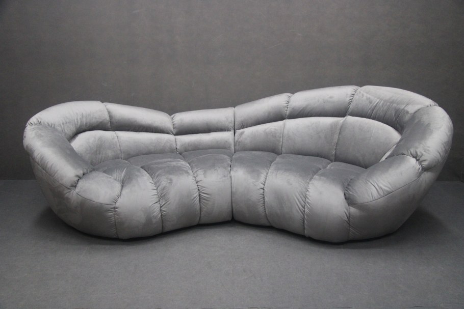 Закругленный диван