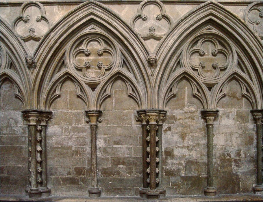 Стрельчатая арка в романской архитектуре