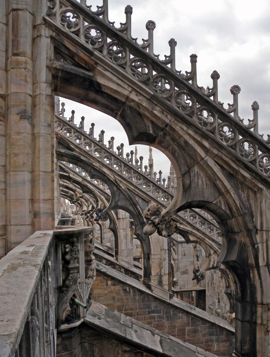 Миланский собор контрфорсы