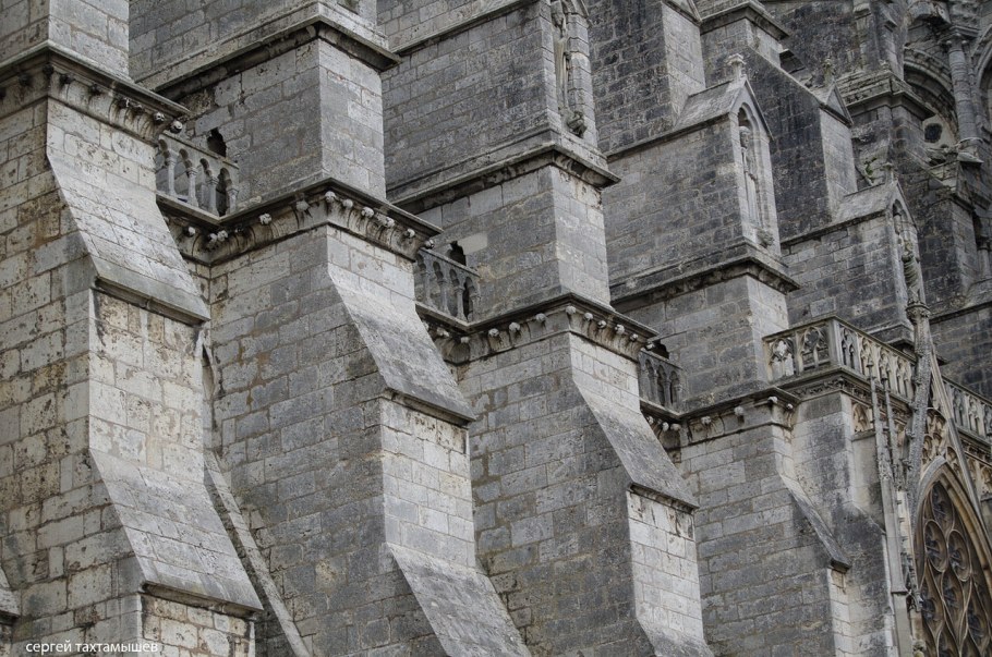 Шартрский собор контрфорсы