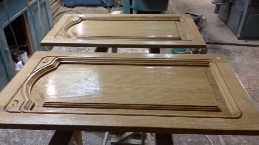 Кухонный фасад ручным фрезером