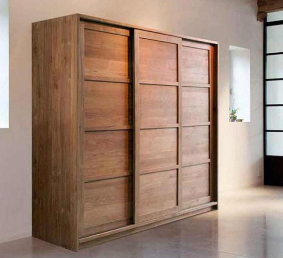 Шкаф деревянный