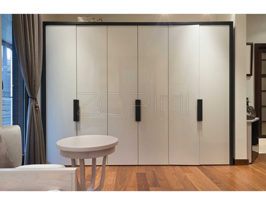 Распашной шкаф в гостиную