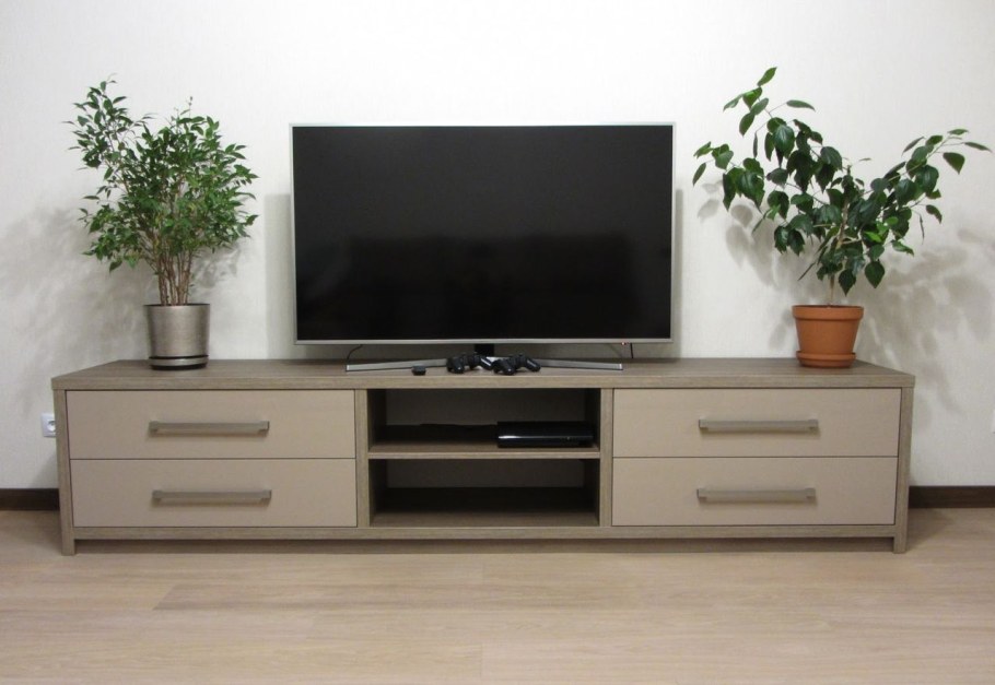 Узкая ТВ тумба