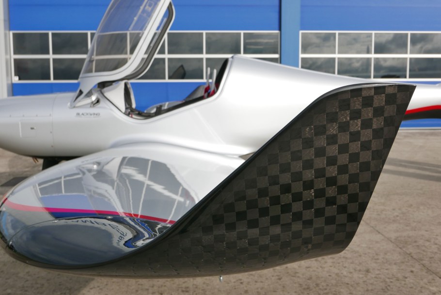 Самолет из углепластика