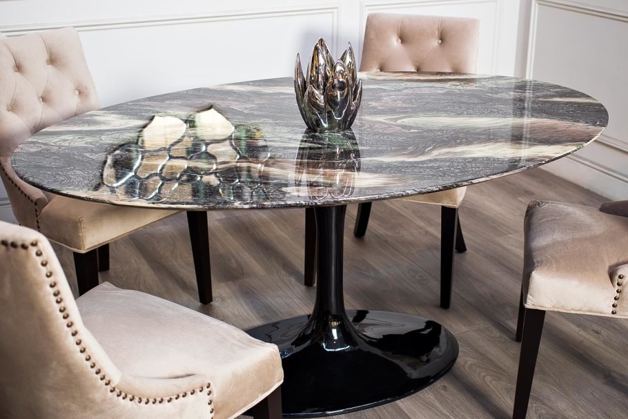 Стол обеденный с деревянными ножками