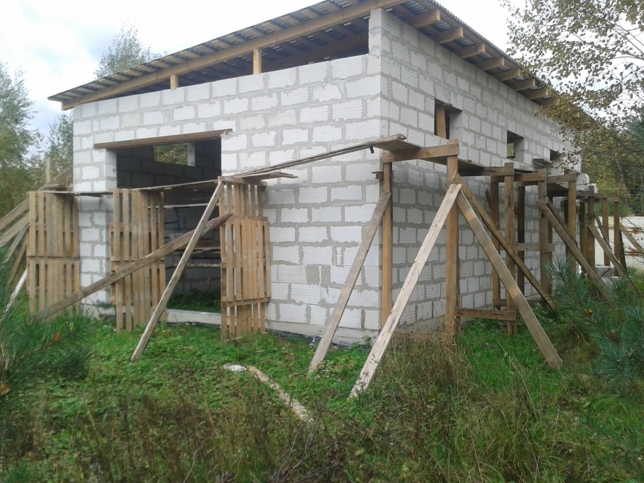 Односкатная крыша для бани из керамзитобетонных блоков