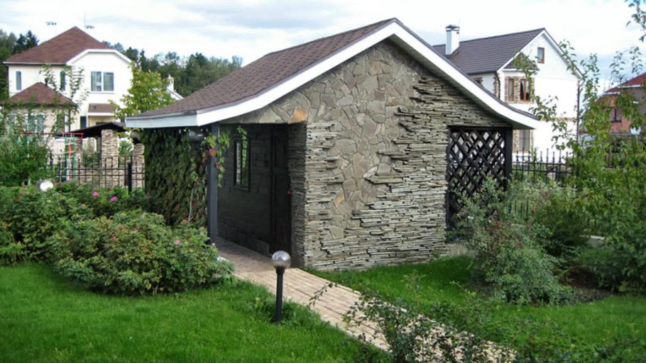 Хозблок из керамзитобетонных блоков