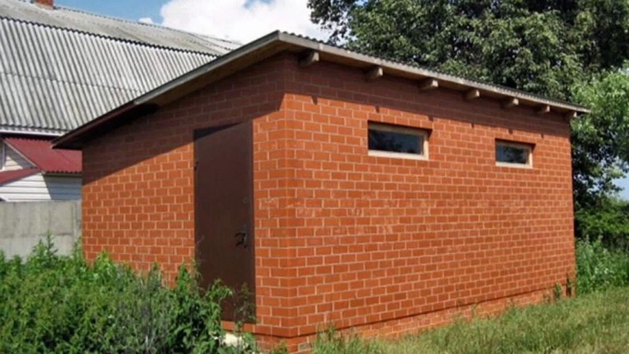 Хозблок из кирпича